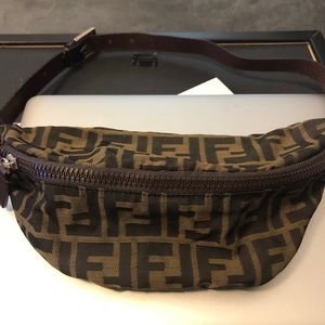 Fendi logo vintage Fannie pack